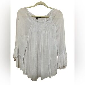 Zac & Rachel Woman White Flowy Tunic with Smocking, Size 1X.